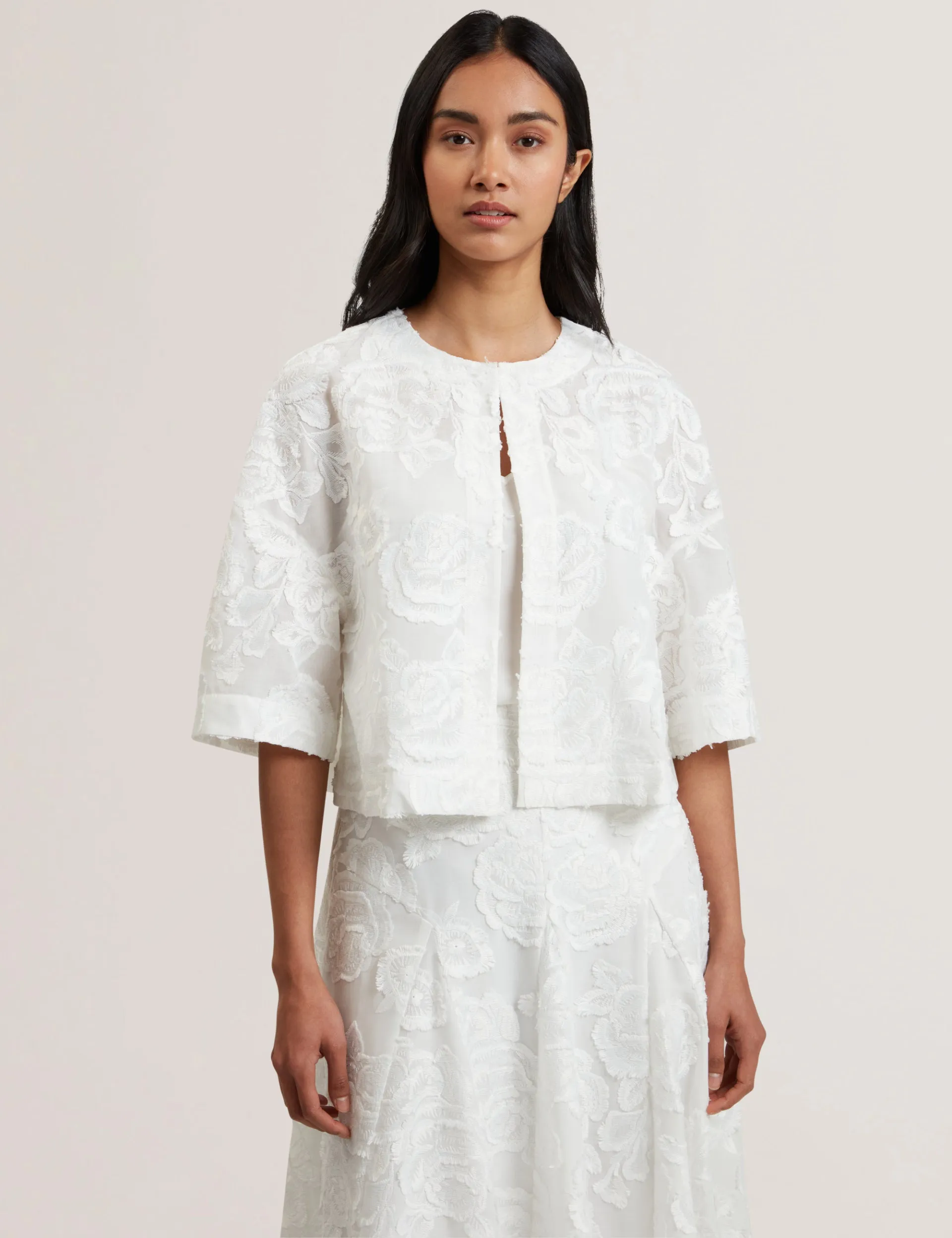 FAELA | WHITE DoubleStitchSeams Moisture Wicking Finish