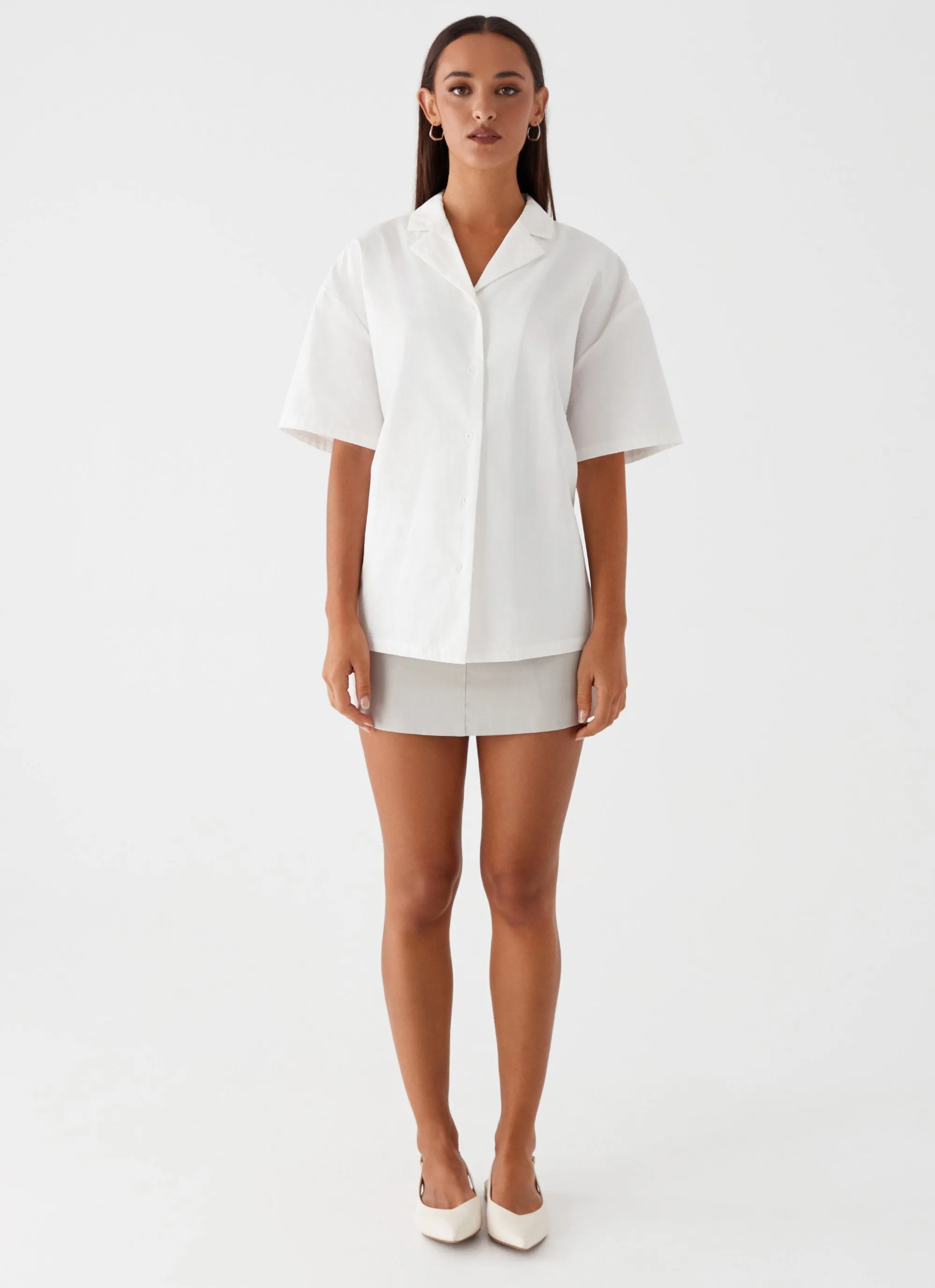 Hadley Open Back Short Sleeve Shirt - White MoistureWickingFabric Classic Style Trend
