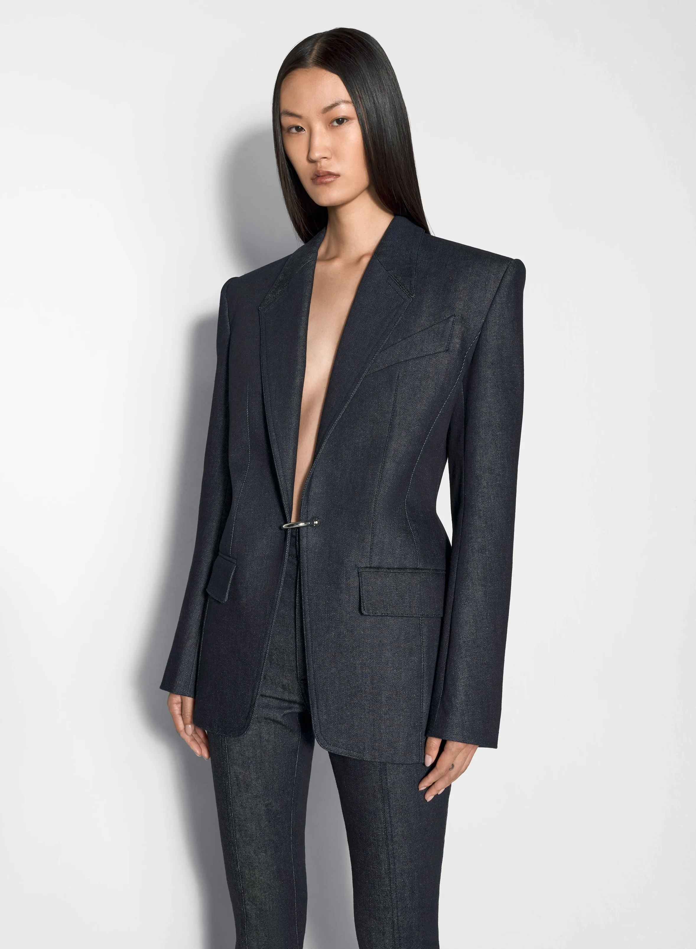 Zip Pockets pierced tailored raw denim jacket