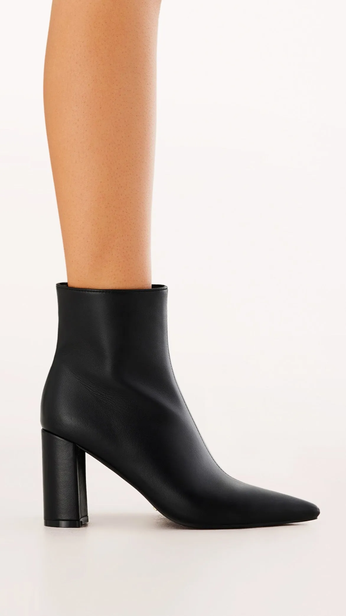 Skid Resistant Nicoletta Boots - Black