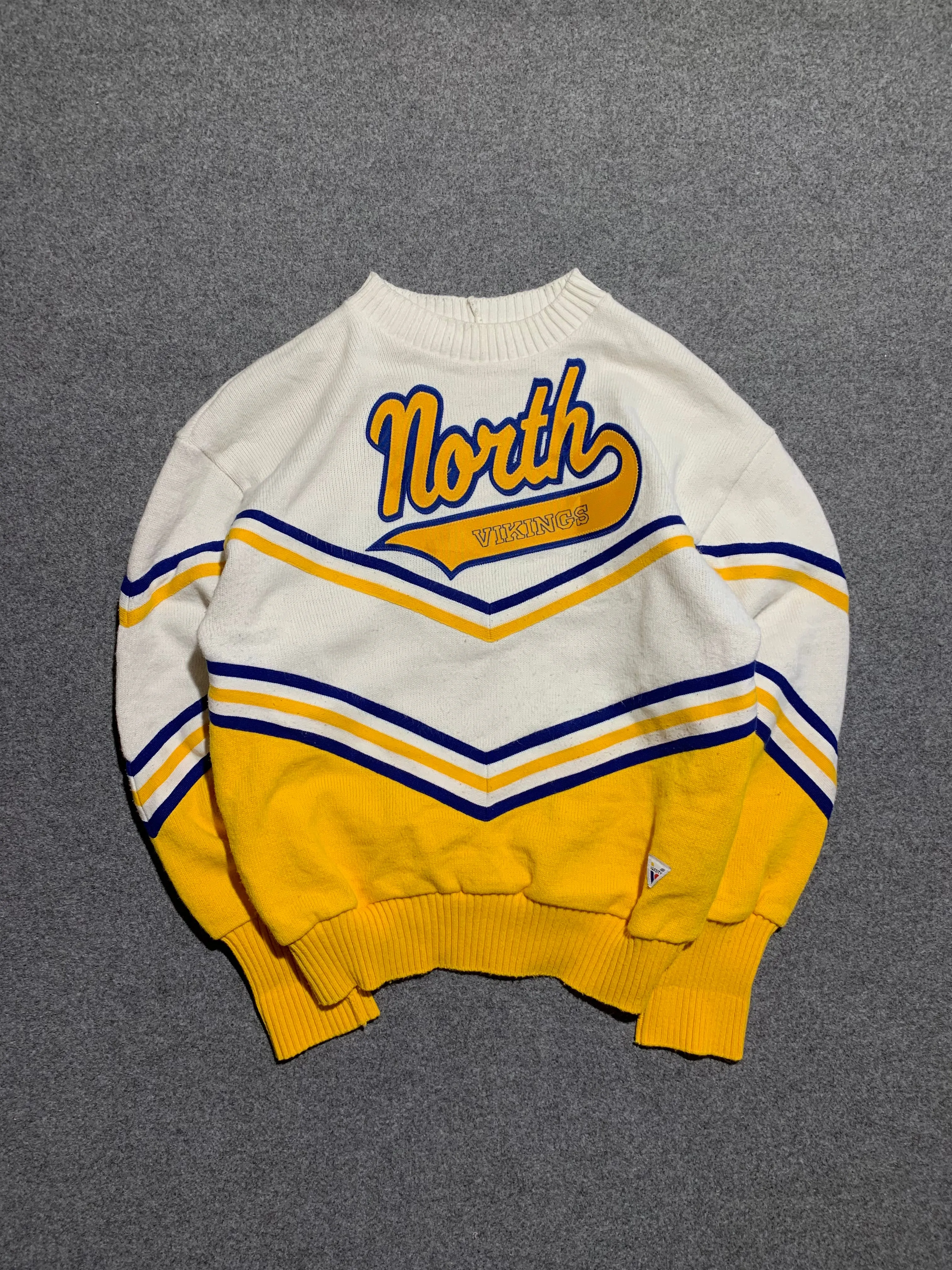 Seasonal Layered Chill Vibe ??North Vikings?? cheerleader knit (M)