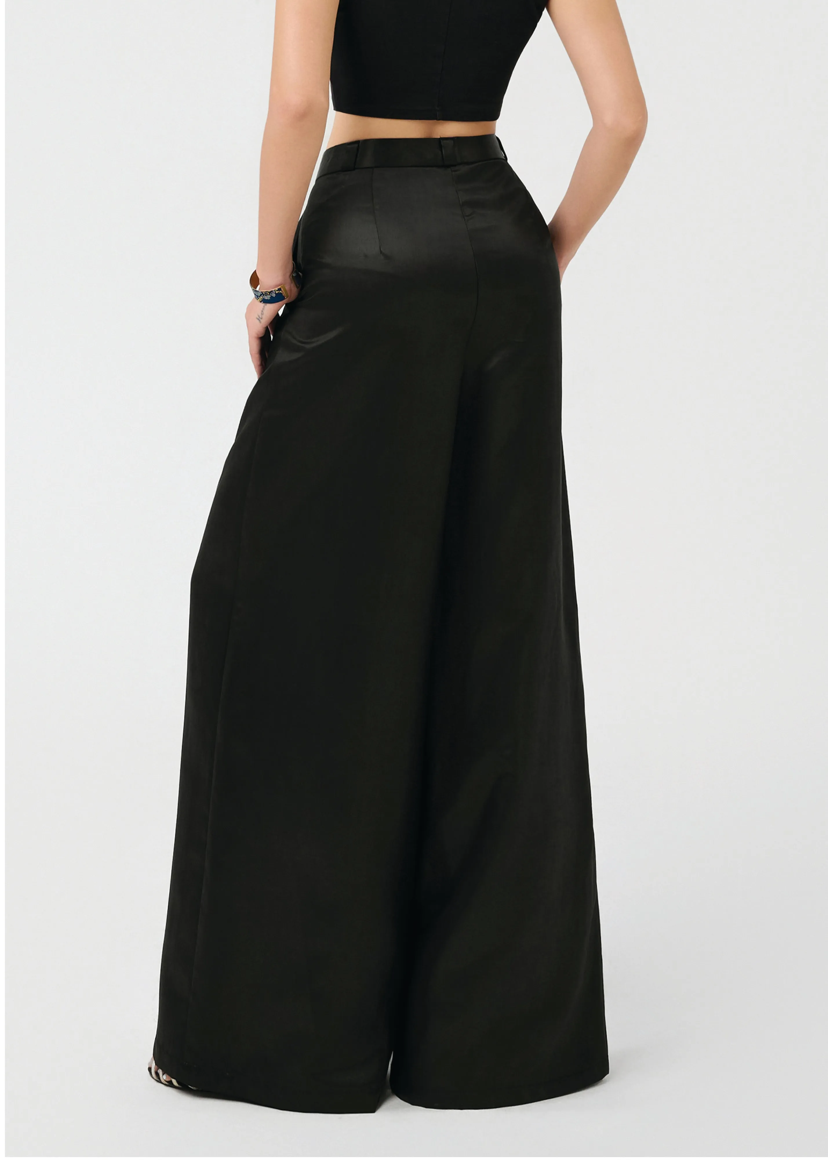 LACQUER OPAL - LANH MY A Tough Stretch