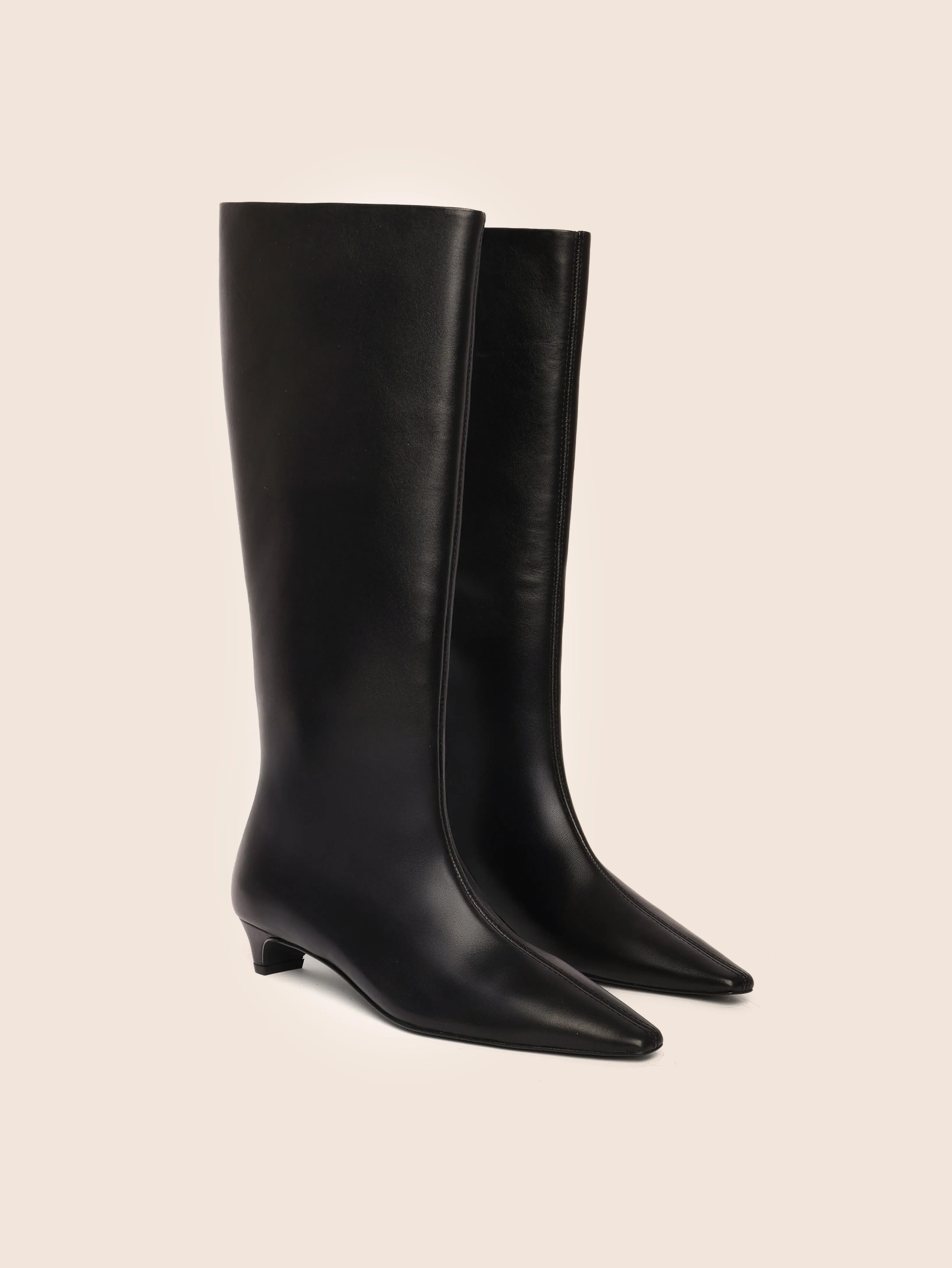 Novelda Black Boot Lightweight Design