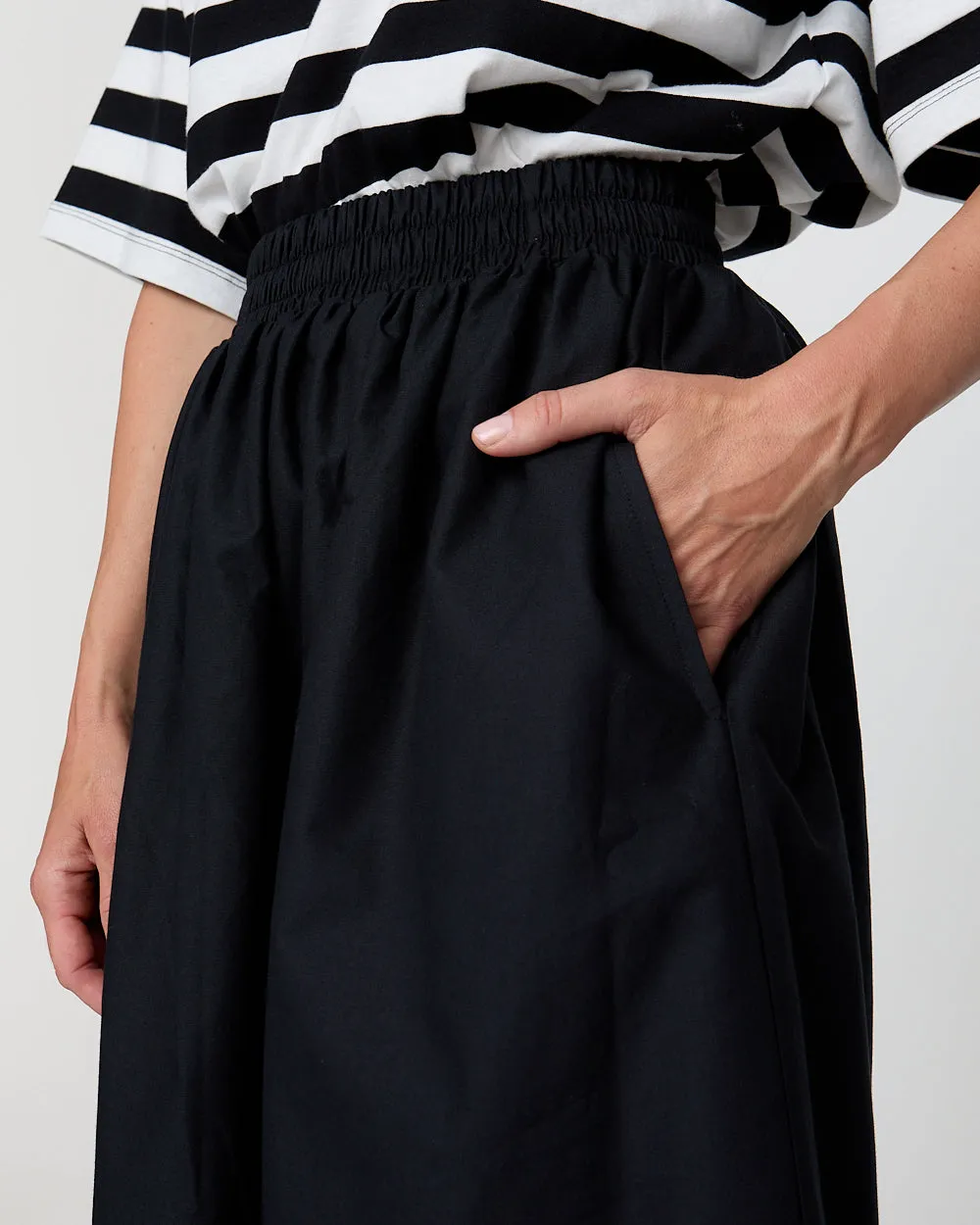 Joyce Black Midi Skirt Daytime Look Front Slit