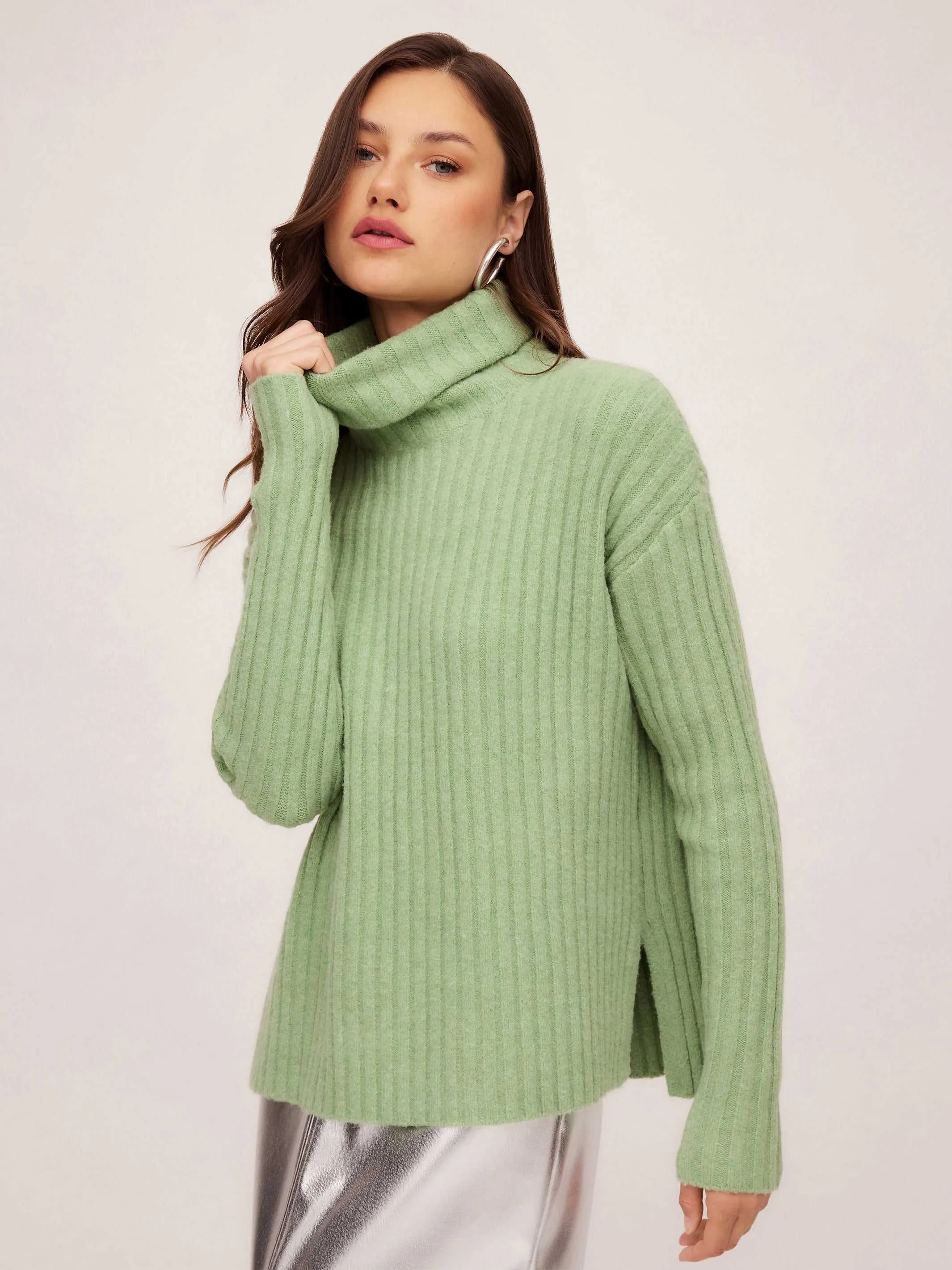Claudia Turtleneck Sweater Breathable Material