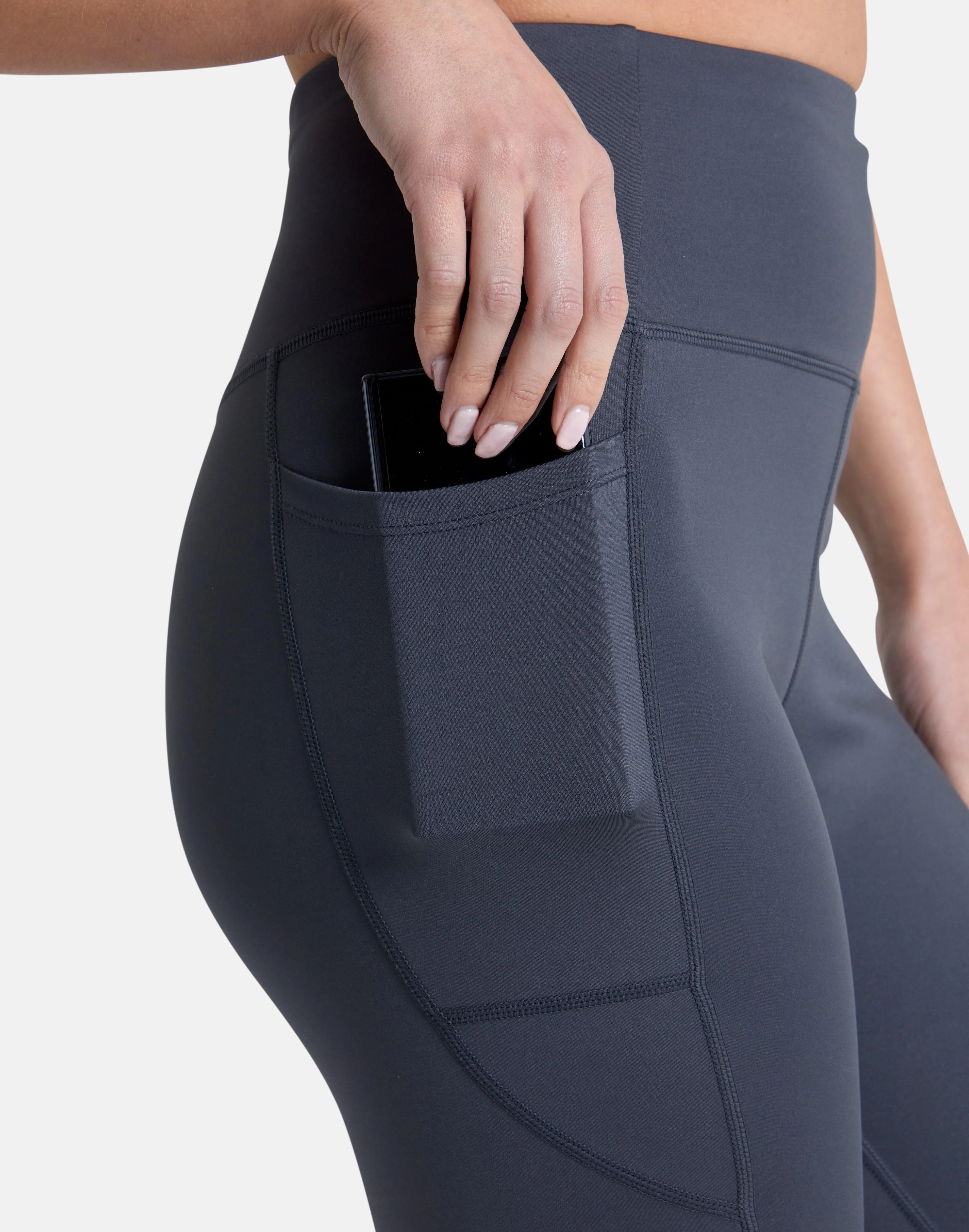 Relentless 7/8 Legging in Orbit Smart Casual Stylish Look