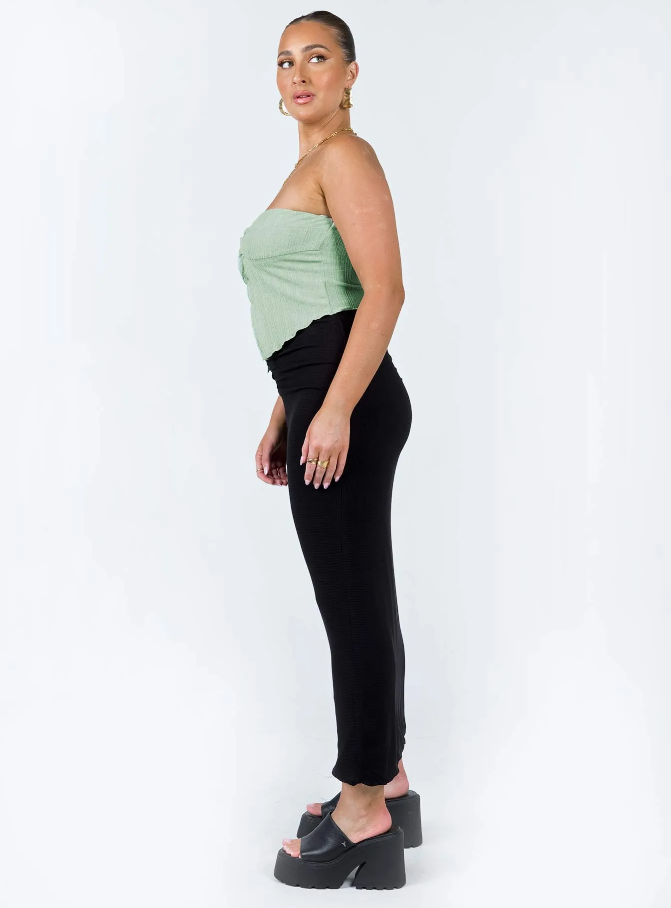 Elidy Maxi Skirt Black On-The-Go Outfit