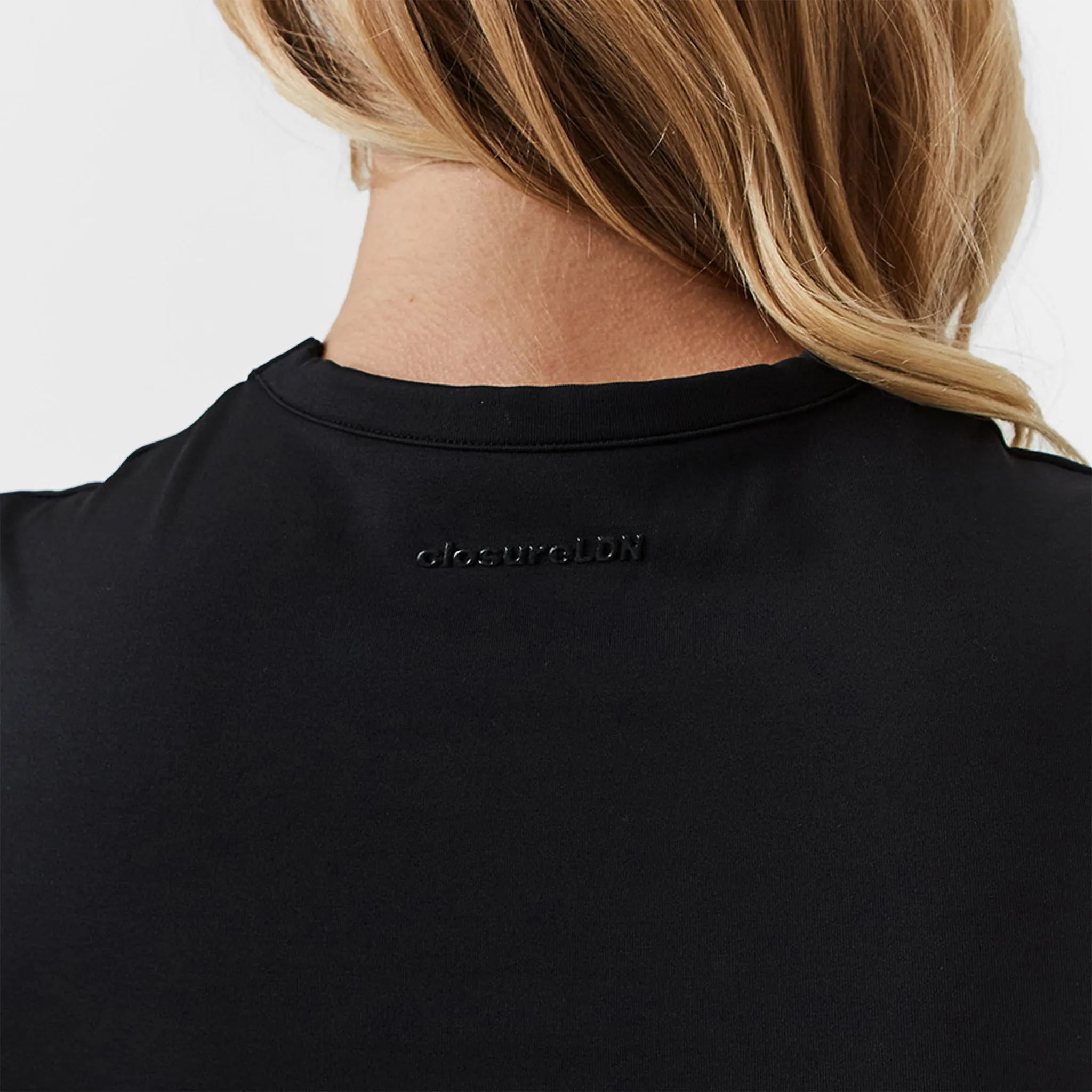 MoistureWickingTechnology Second Skin Crop Top | Black