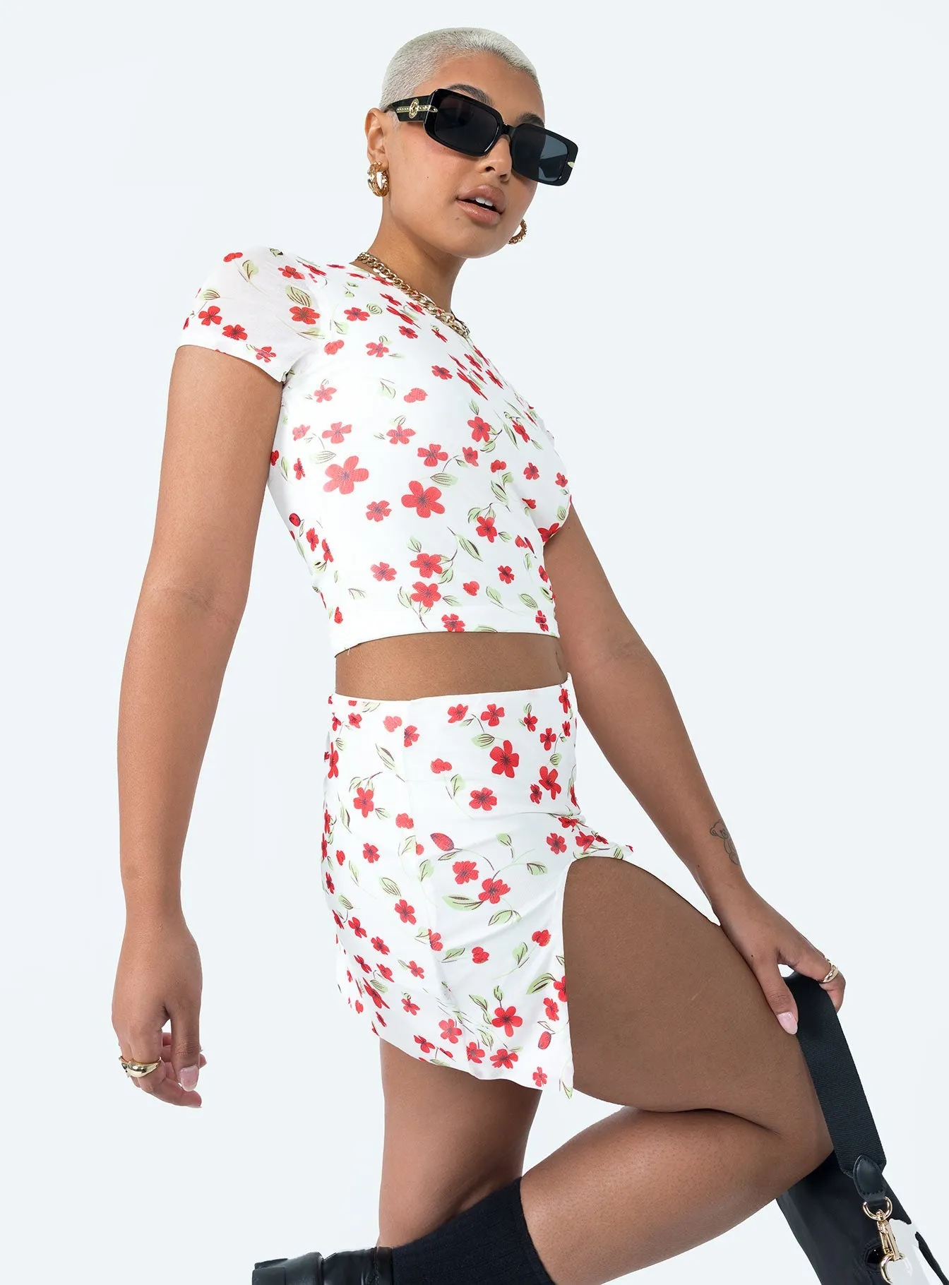 Simple Layer Smooth Finish Bold Move Mini Skirt White Floral