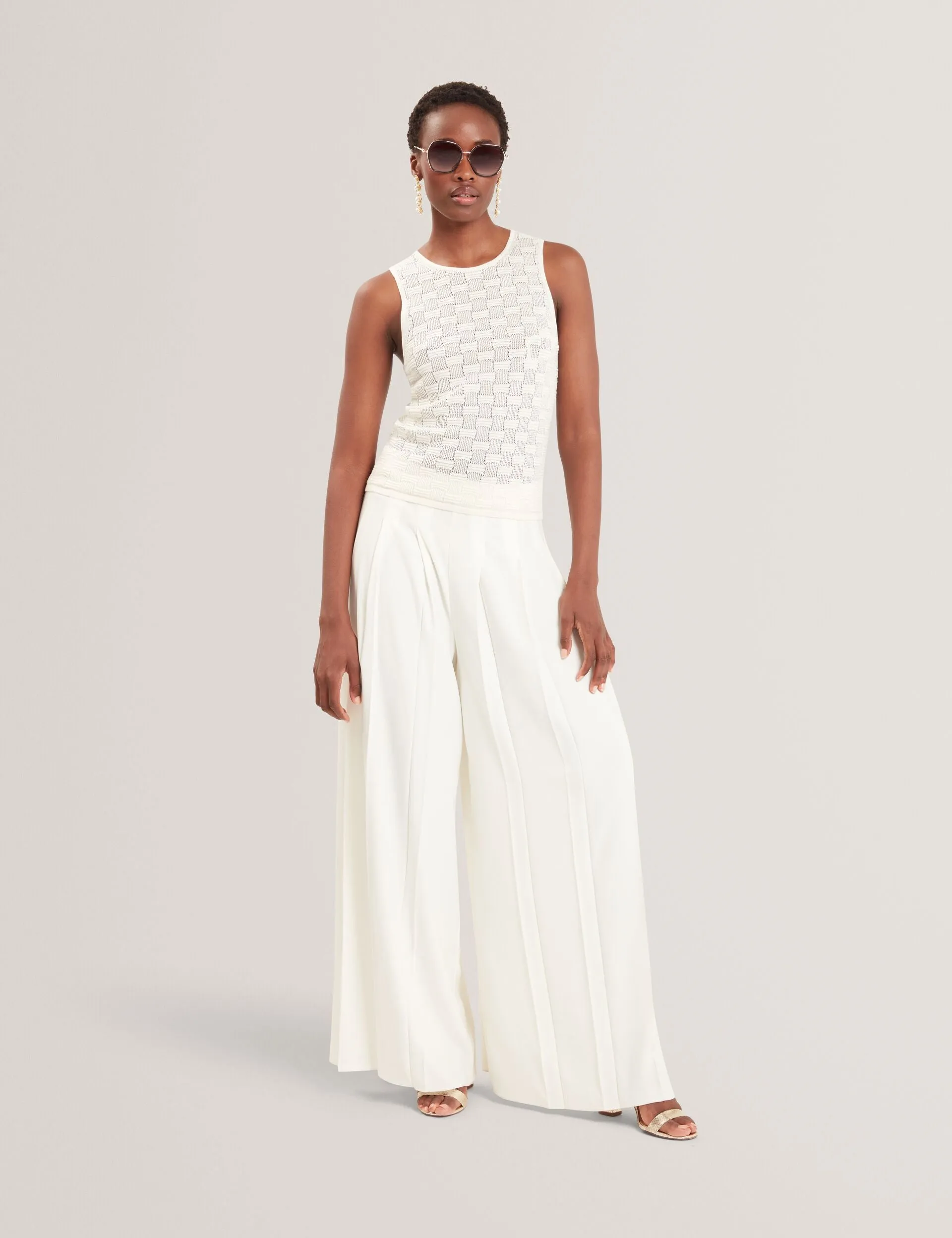 YUNA | WHITE MultiDirectional Flexibility