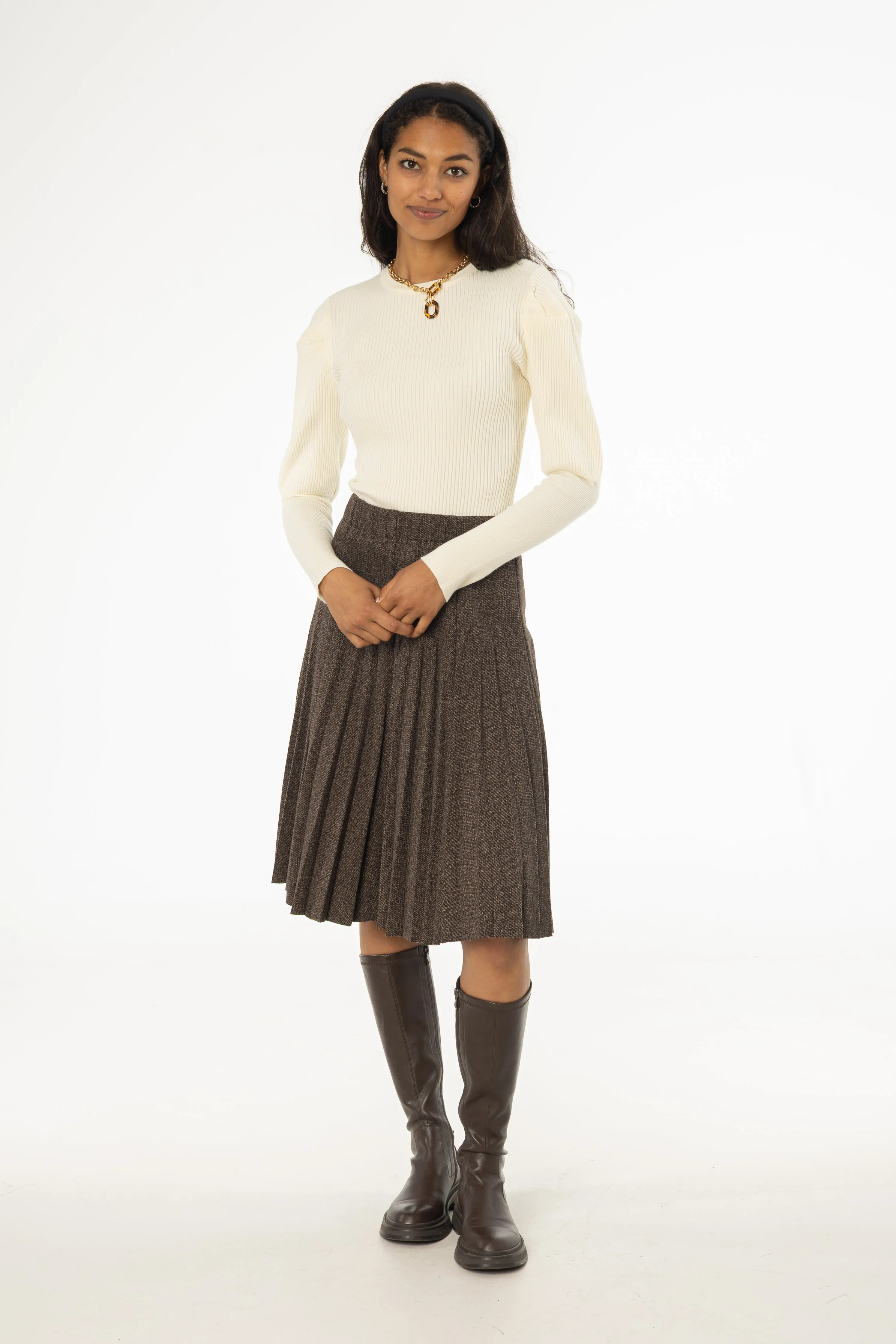 Brown Pleated Skirt Neutral Look