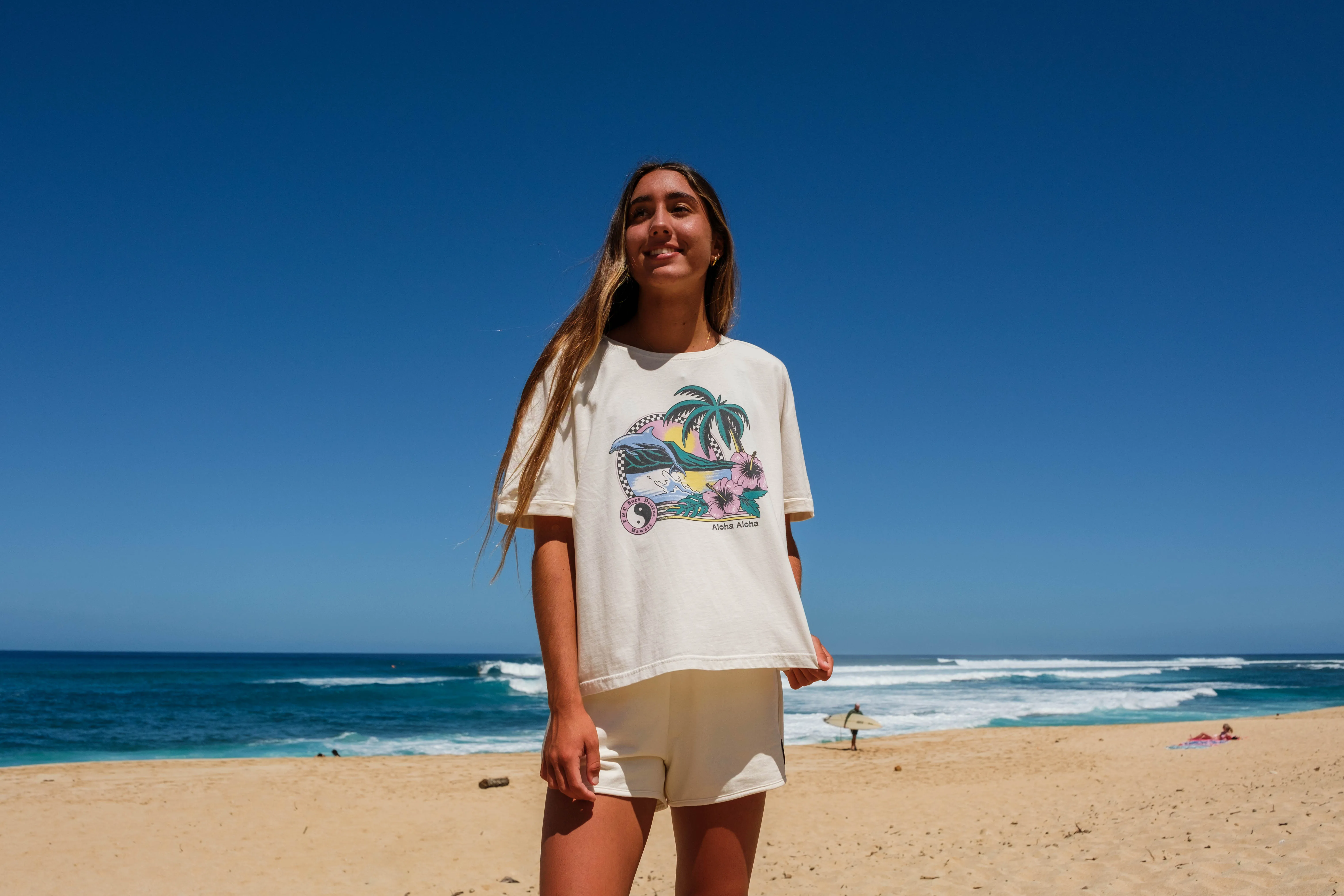 Weekend Smart T&C Surf Designs Women Dolphins  S/S T-Shirt - Greige