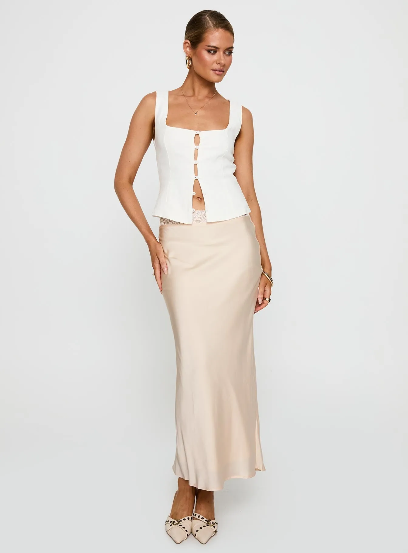 The Charmaine Maxi Skirt Cream garden party Neutral Look