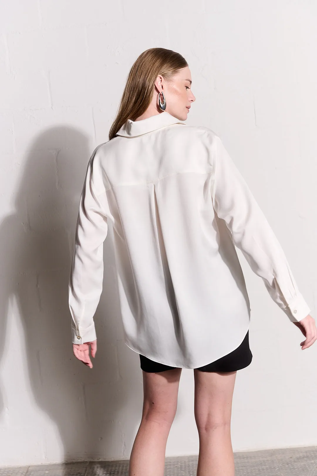 The Essential Shirt in Milk Streetwear attitude