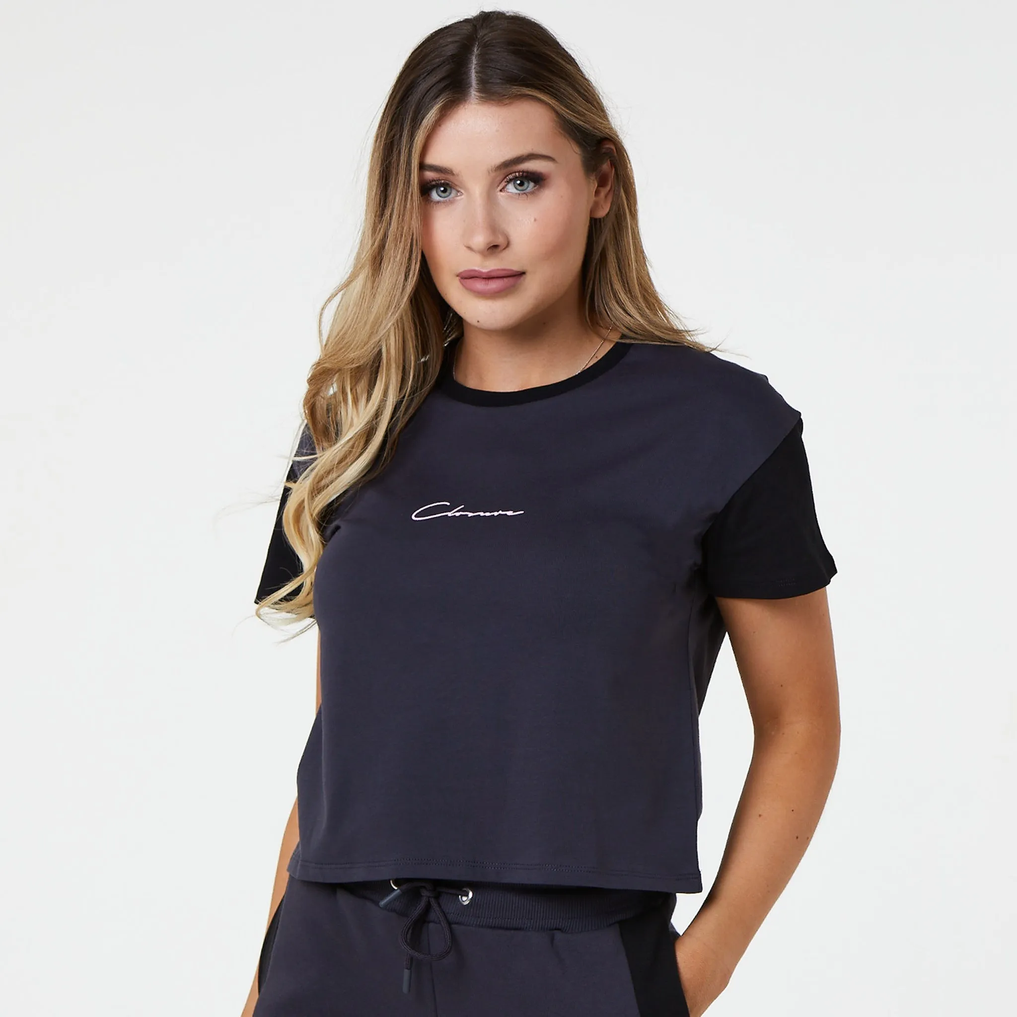 Mini Script Cropped Tee | Black Sea Fit Trend Vibe