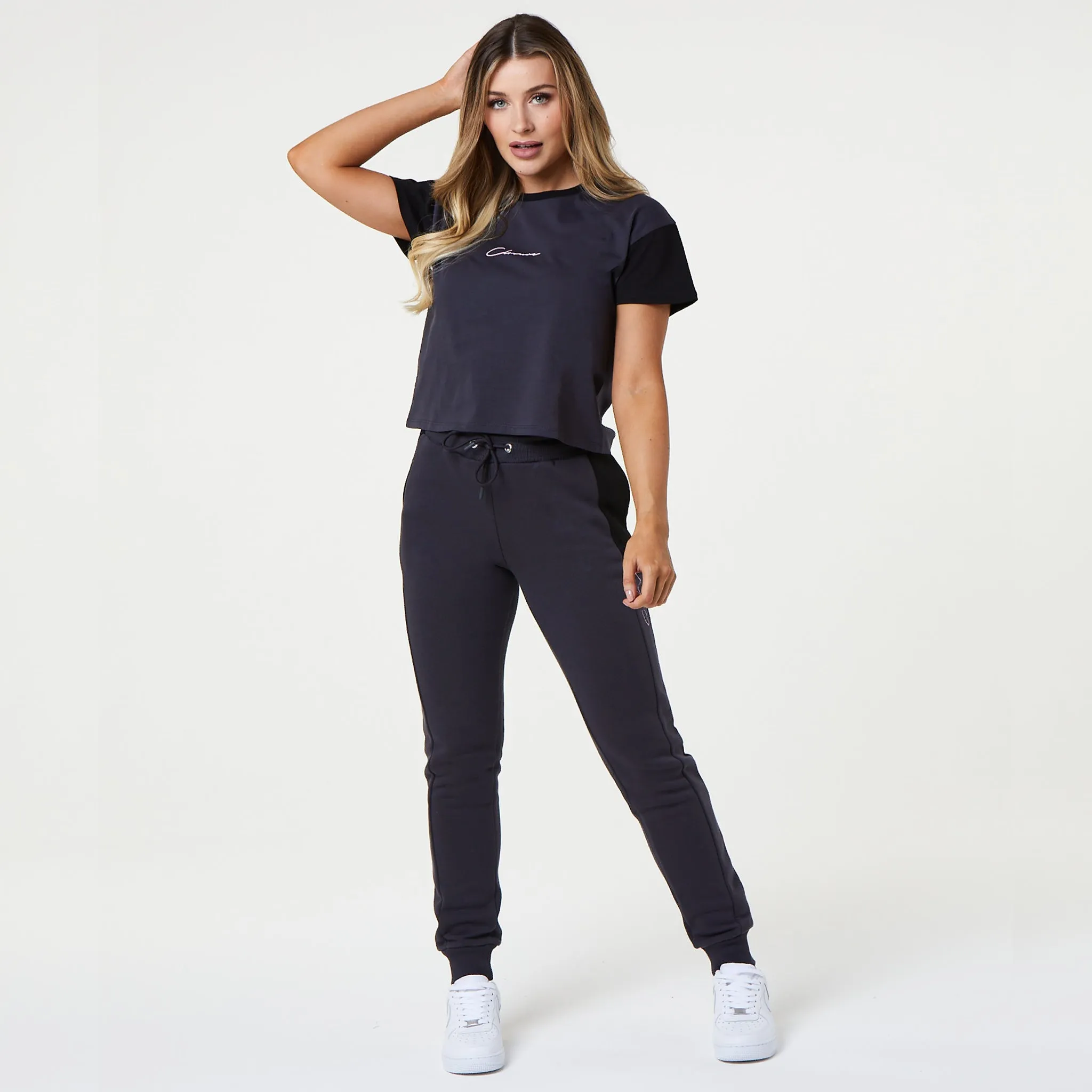 Mini Script Cropped Tee | Black Breathable mesh lining