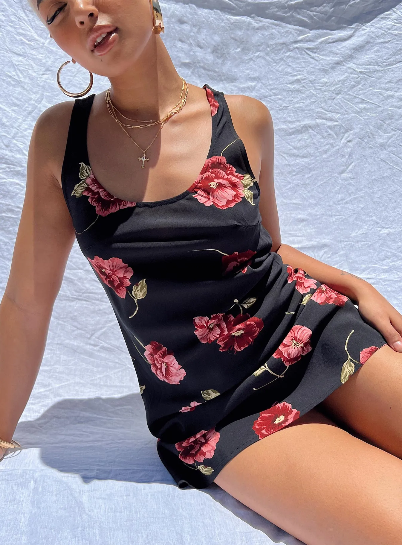 Shelli Vintage Floral Mini Dress Black / Multi Hook-And-Eye Casual Mode