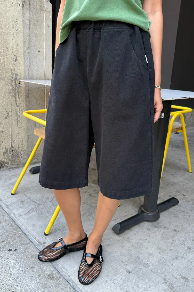 Le Bon Shoppe Liam Bermuda Shorts Black Canvas Flexible Comfort