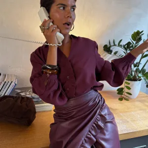 Wine Ruffle Miley Shirt City Smart Look