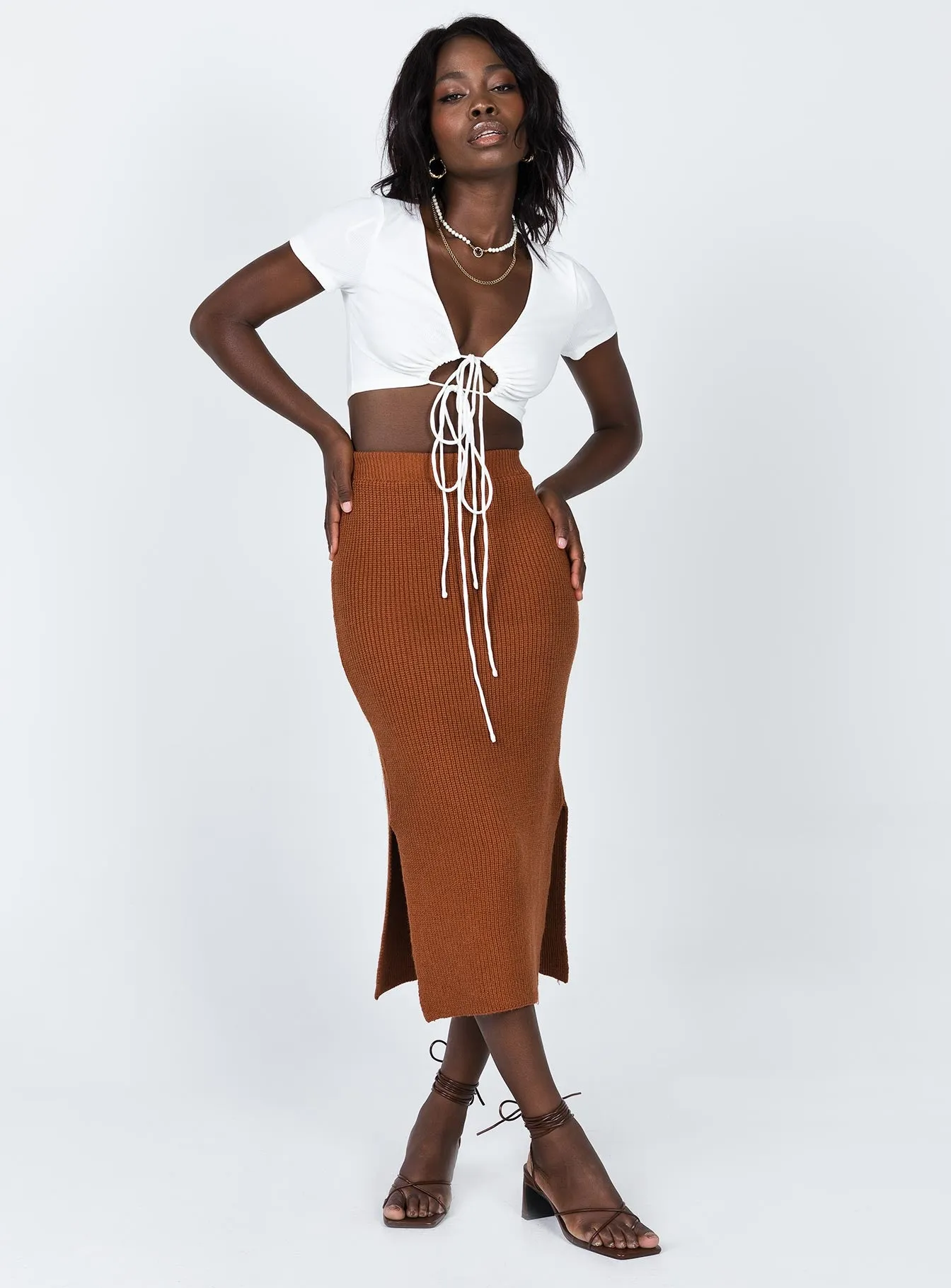 Editorial Look Outfit Shot Zanna Midi Skirt Brown